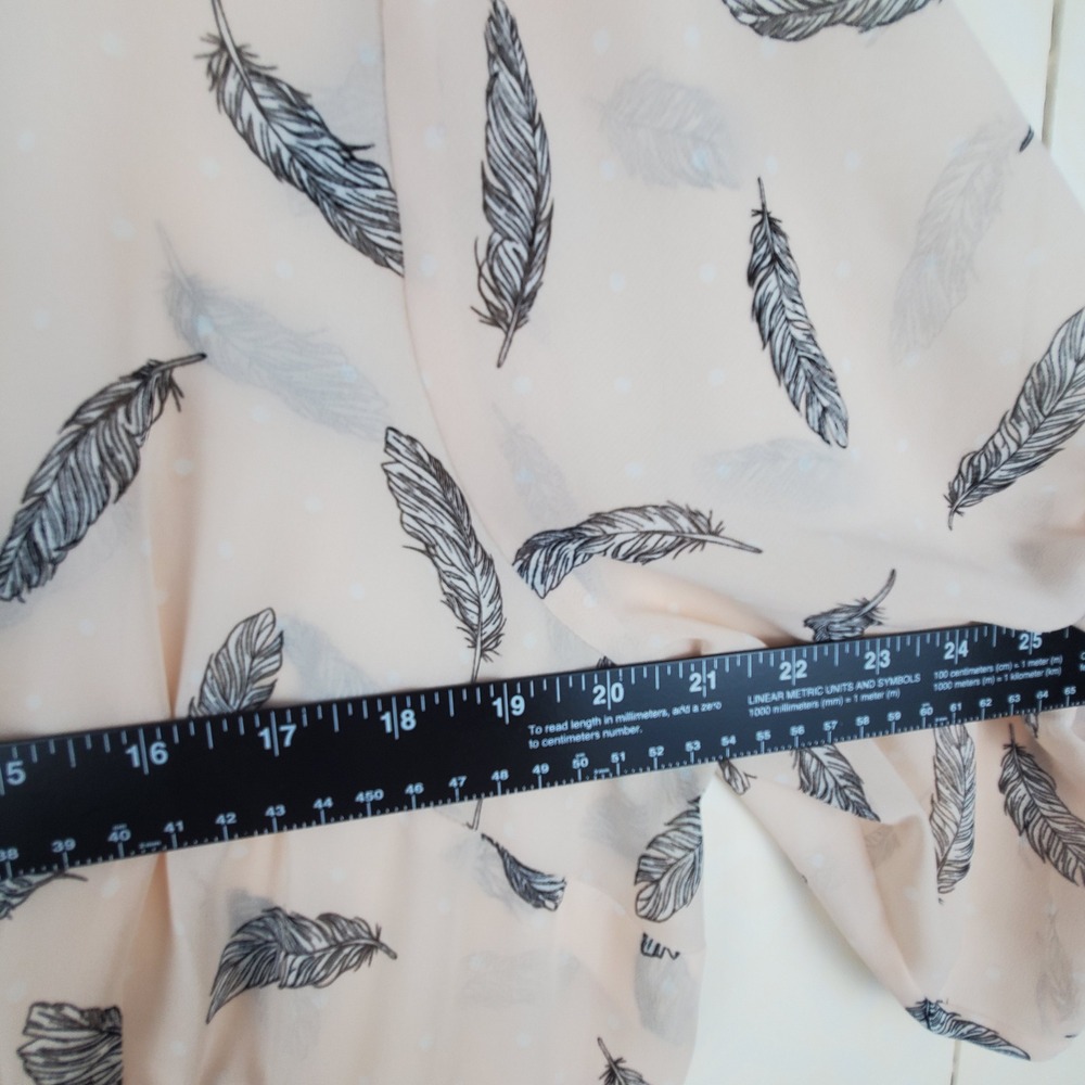 Torrid Tunic Top Womens 1 Pink Excellent Feather Print High Low Roll Tab Chiffon - Picture 5 of 8
